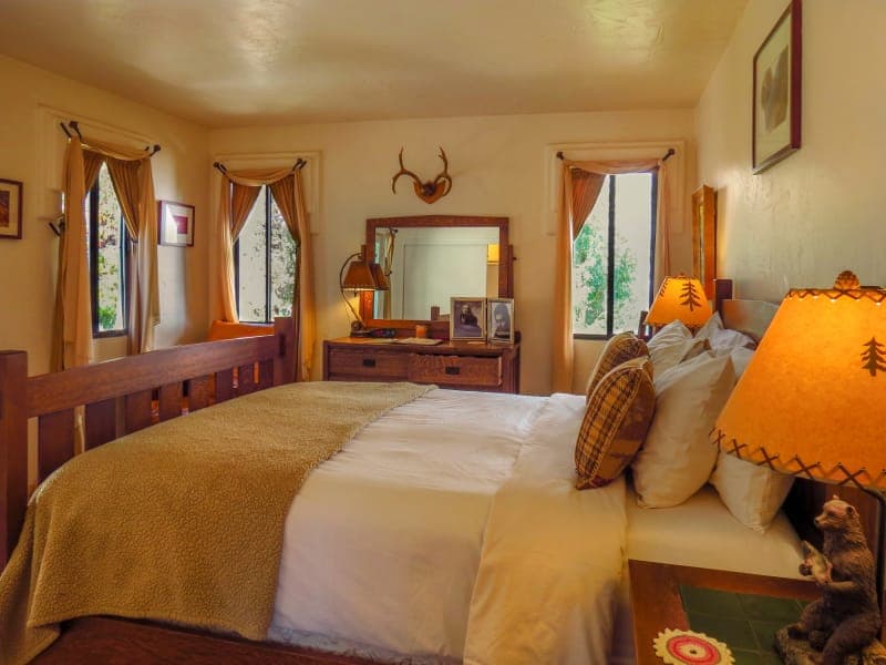 Clark & Carole Room interior