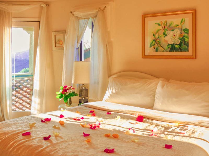 Fred & Ginger Room interior with seasonal flowers package