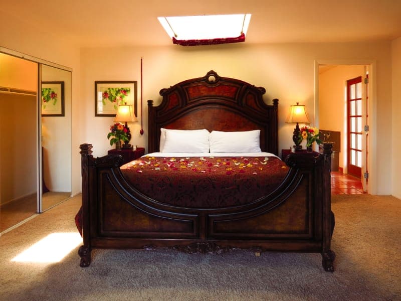 Rhett & Scarlett Room interior