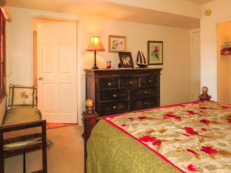 Bogey & Bacall Room interior